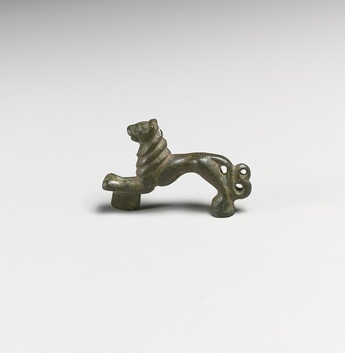Handle in the form of a lion