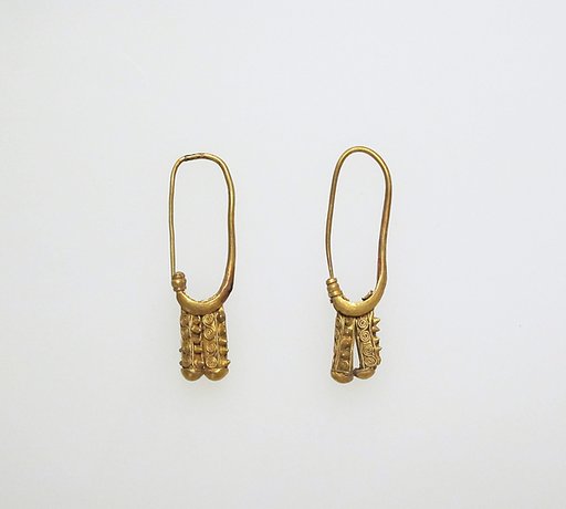 Earring, boat-shaped