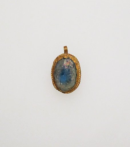 Gold and glass pendant