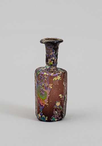 Glass heptagonal bottle