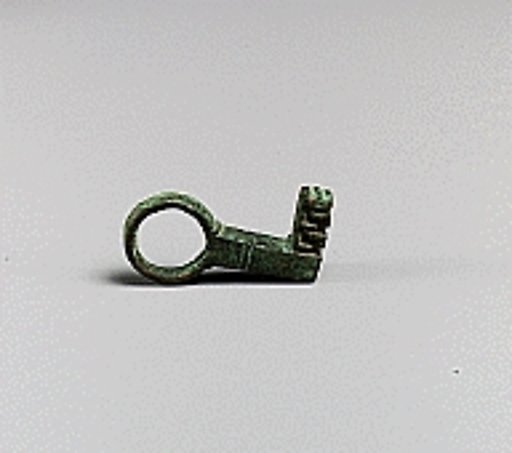 Bronze ring key