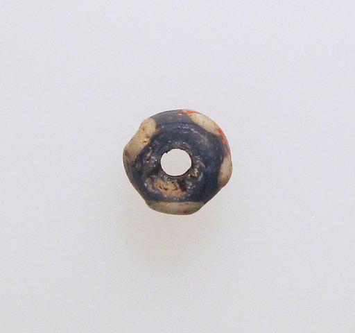 Glass bead