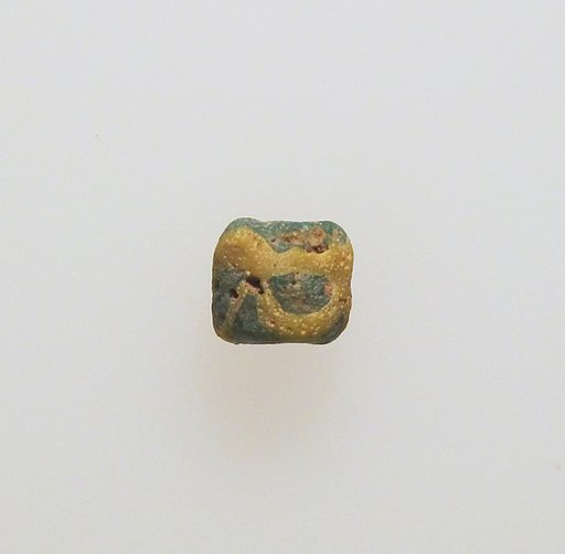 Glass bead