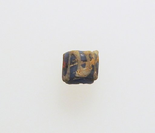 Glass bead