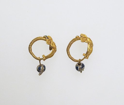 Earring with Eros and paste beads