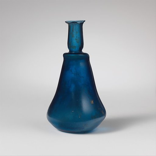 Glass carinated perfume bottle