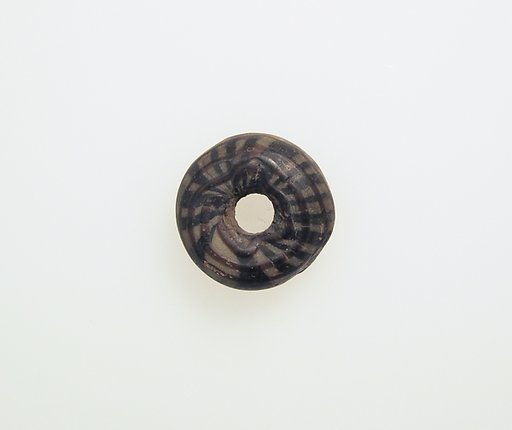 Glass bead