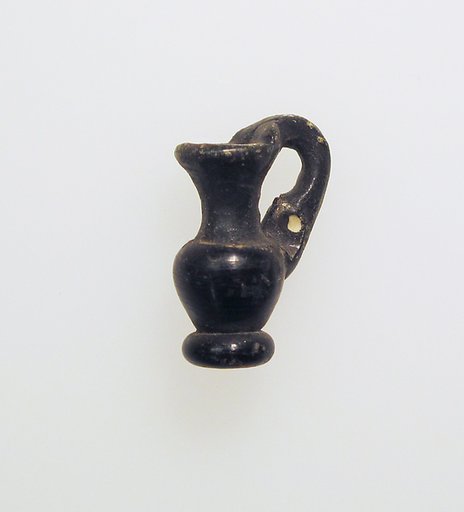 Glass pendant in the form of a jug