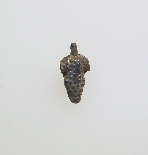 Glass pendant in the form of a bunch of grapes