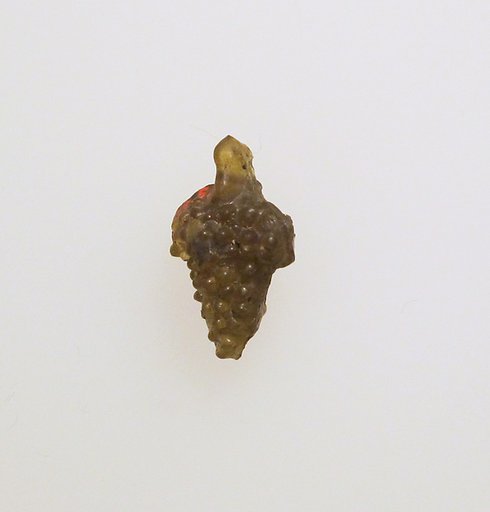 Glass pendant in the form of a bunch of grapes
