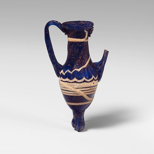 Glass amphoriskos (perfume bottle)