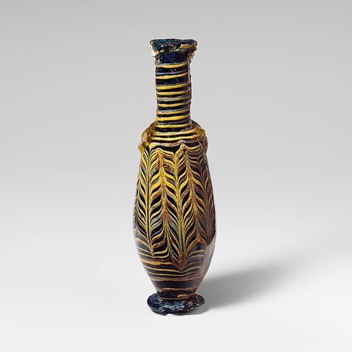 Glass amphoriskos (perfume bottle)