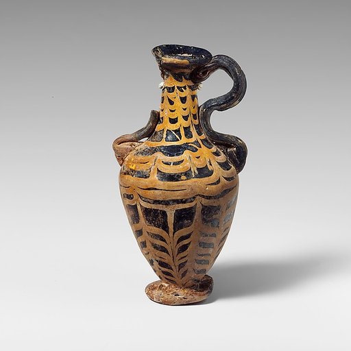Glass amphoriskos (perfume bottle)