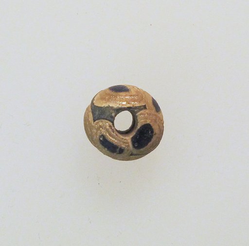 Glass eye bead