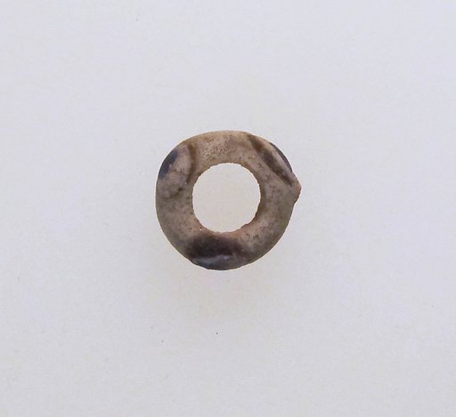 Glass eye bead