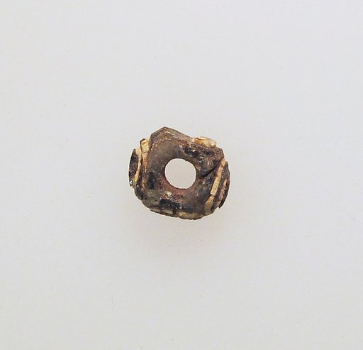 Glass eye bead