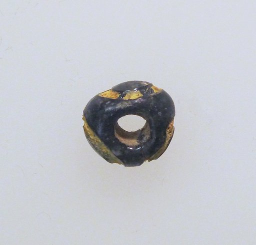 Glass eye bead