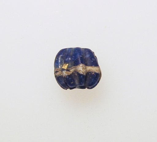 Glass bead
