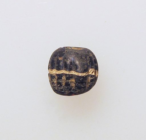 Glass bead