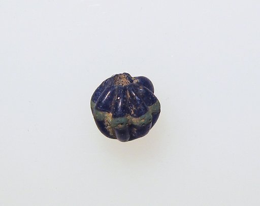 Glass bead