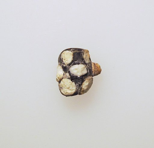 Glass bead