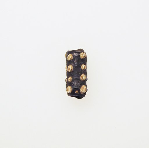 Glass bead with knobs
