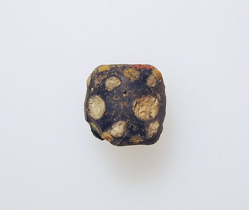 Glass eye bead