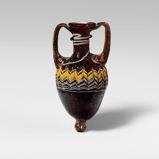 Glass amphoriskos (perfume bottle)