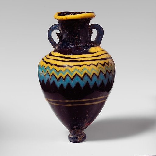 Glass amphoriskos (perfume bottle)
