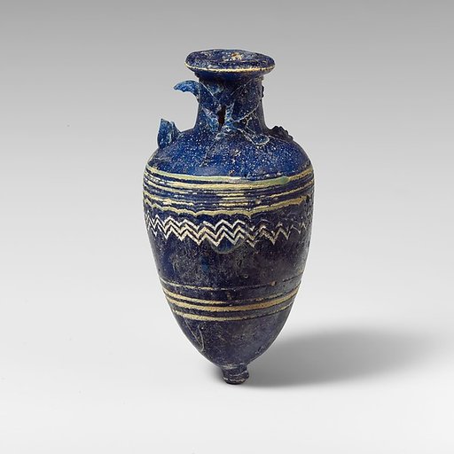 Glass amphoriskos (perfume bottle)