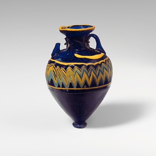 Glass amphoriskos (perfume bottle)