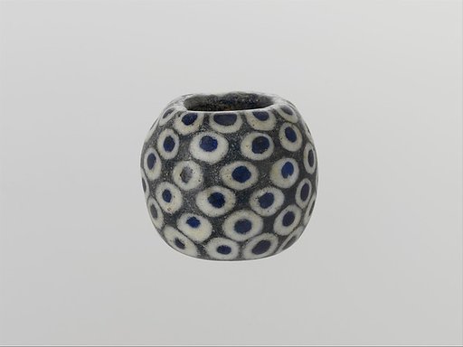 Glass eye bead