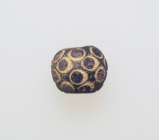 Glass eye bead
