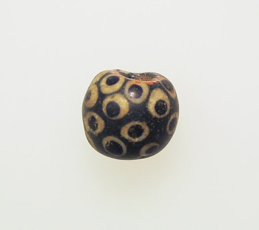 Glass eye bead