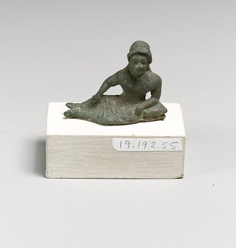 Statuette of a girl