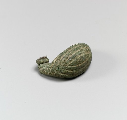 Statuette of a woman