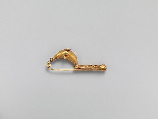 Gold sanguisuga-type fibula (safety pin)