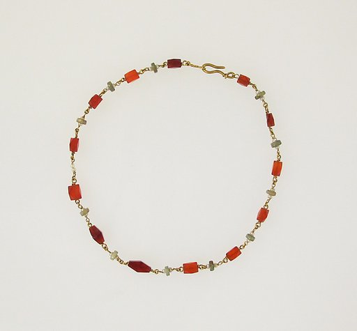 Necklace with carnelian, pearl beads