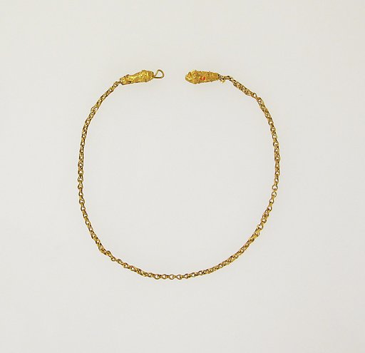 Necklace with lion head terminals