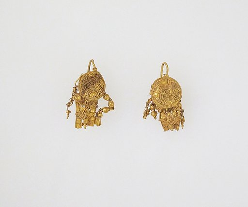 Earring with pendant