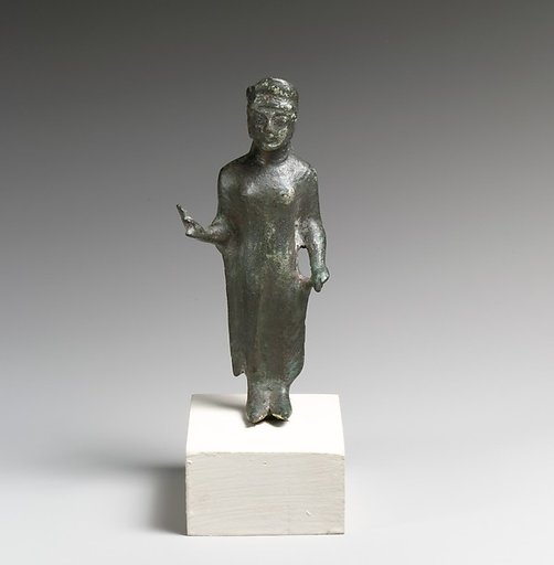 Statuette of a woman