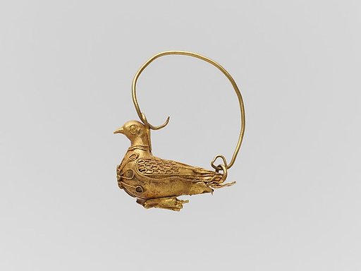 Gold earring in the form of a dove