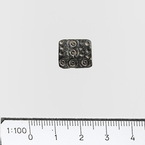 Steatite cushion-shaped seal