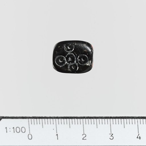 Serpentine triangular prism with circles