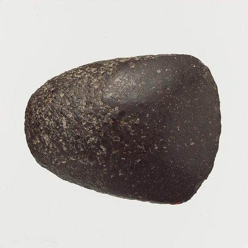 Small pisolitic bauxite axe