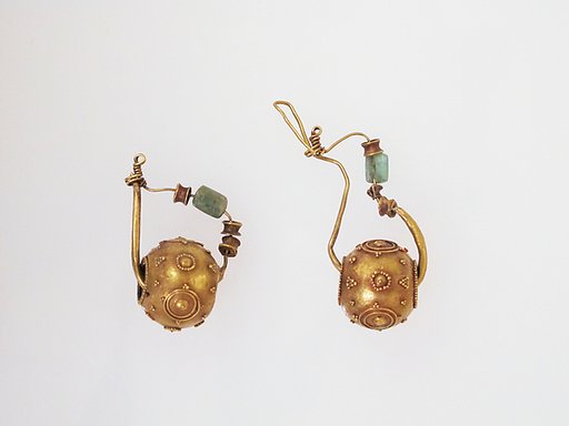 Earring with beads