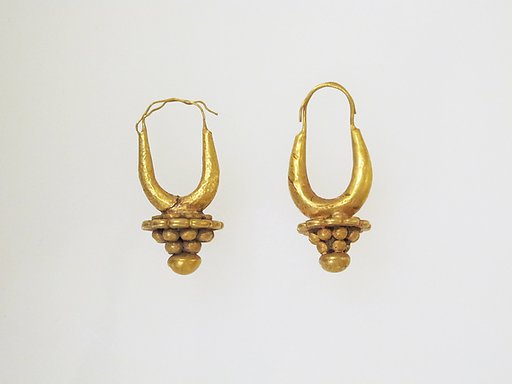 Earring with pendants