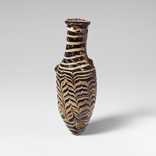 Glass amphoriskos (perfume bottle)