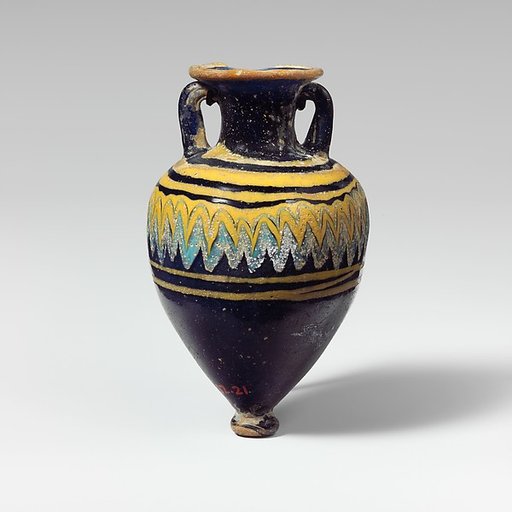 Glass amphoriskos (perfume bottle)
