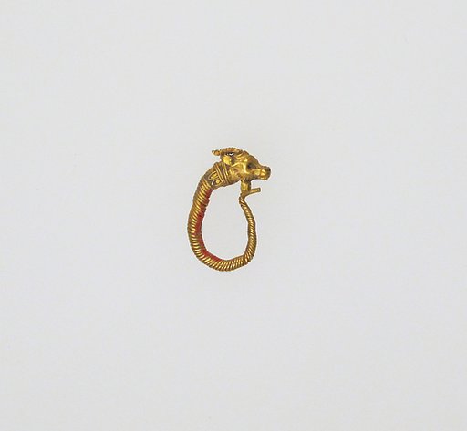 Earring with head of a goat